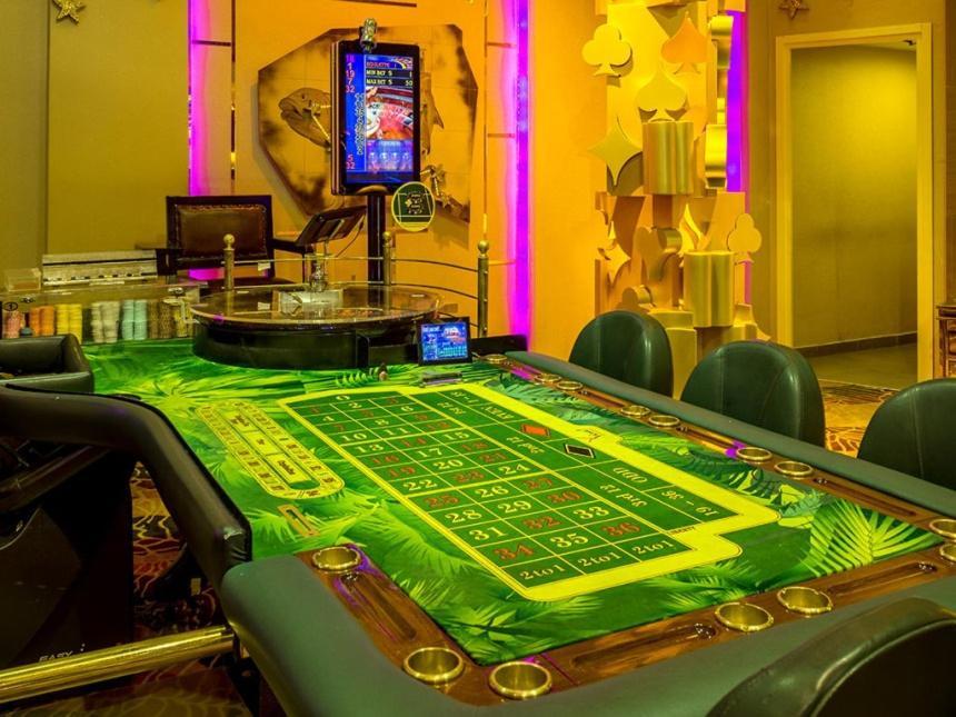 Vuni Palace Luxury Resort & Beach & Casino 키레니아 외부 사진