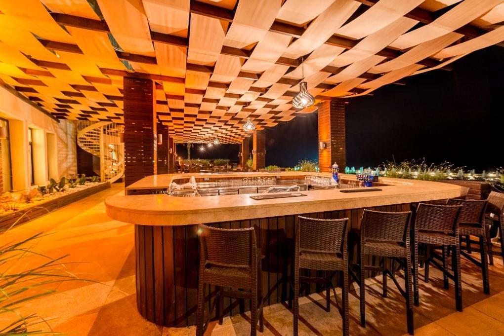 Vuni Palace Luxury Resort & Beach & Casino 키레니아 외부 사진