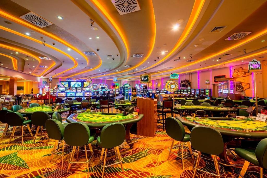 Vuni Palace Luxury Resort & Beach & Casino 키레니아 외부 사진