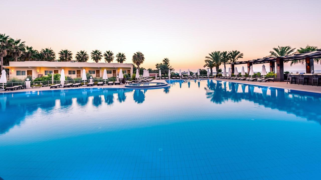 Vuni Palace Luxury Resort & Beach & Casino 키레니아 외부 사진