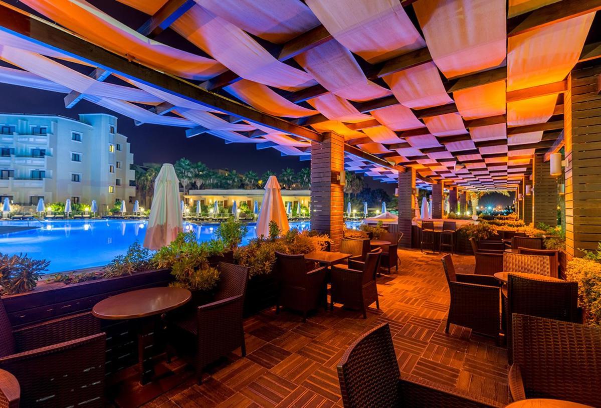 Vuni Palace Luxury Resort & Beach & Casino 키레니아 외부 사진