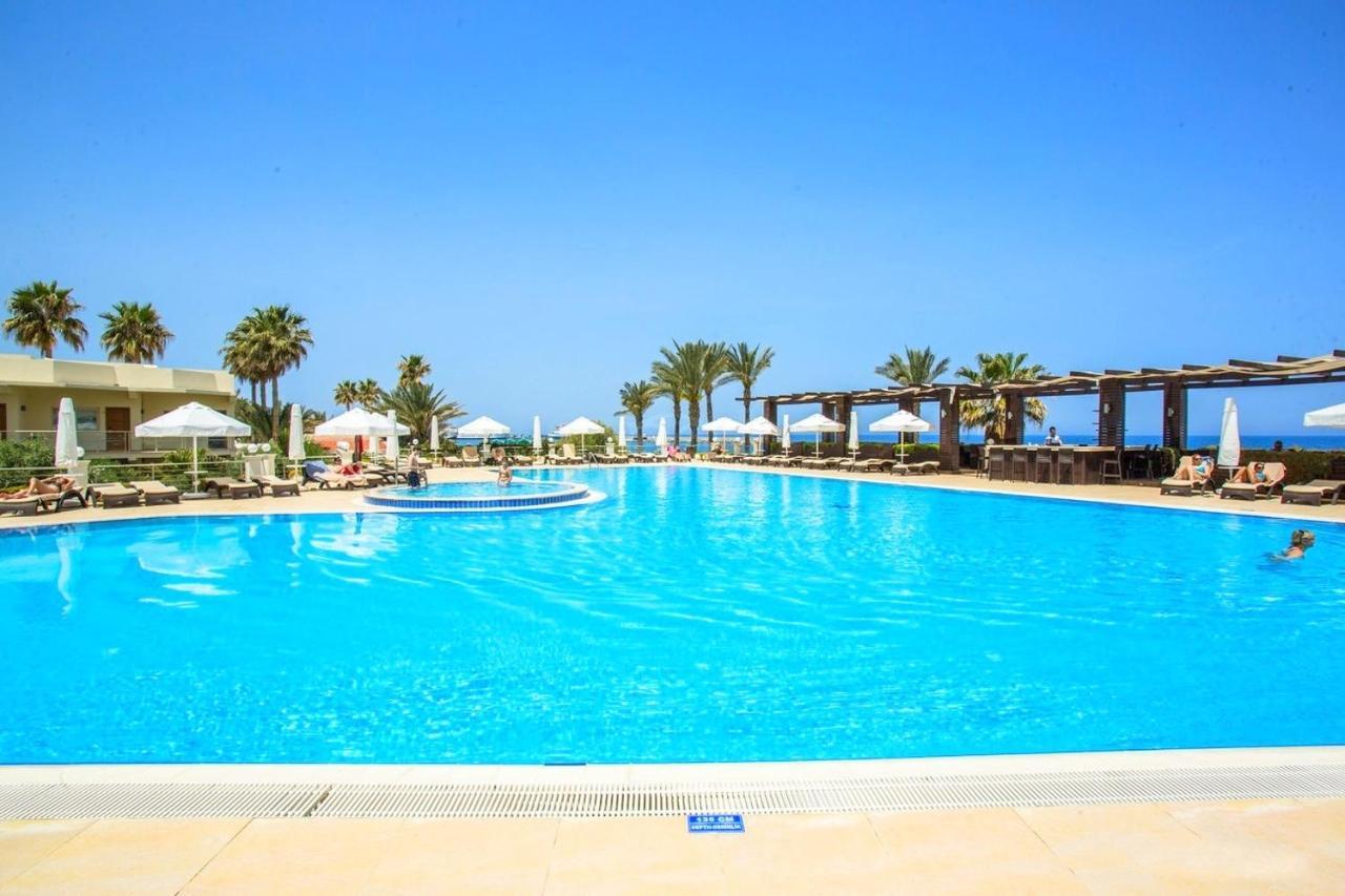 Vuni Palace Luxury Resort & Beach & Casino 키레니아 외부 사진