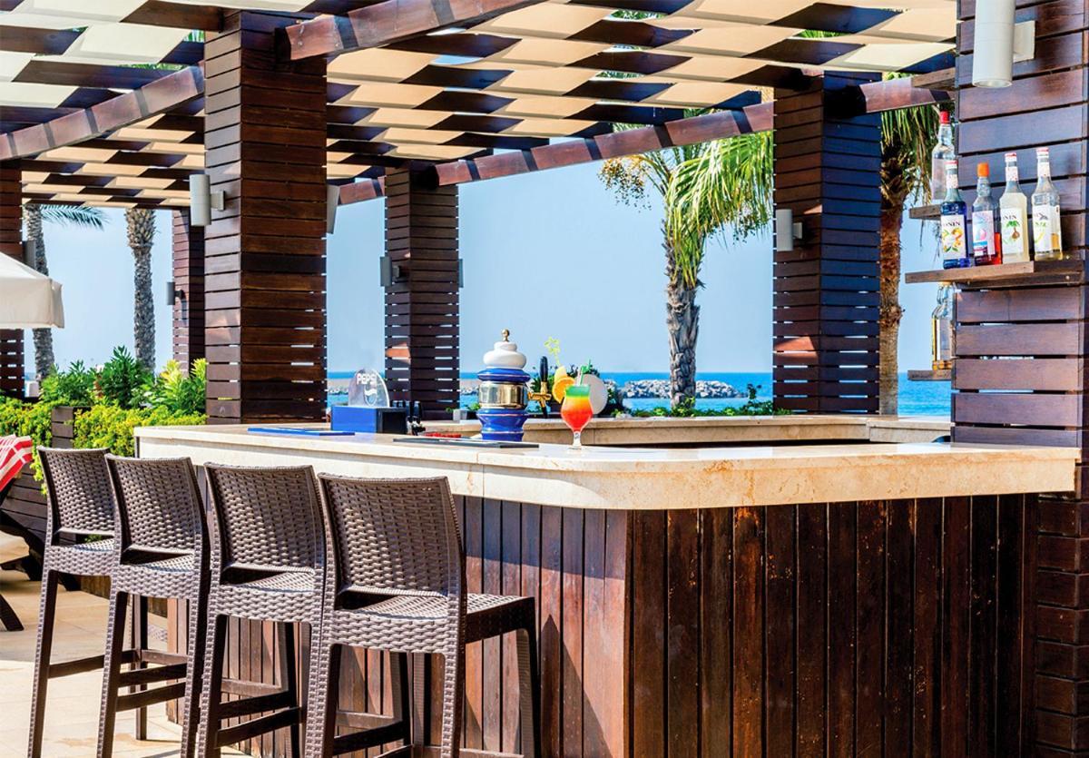 Vuni Palace Luxury Resort & Beach & Casino 키레니아 외부 사진