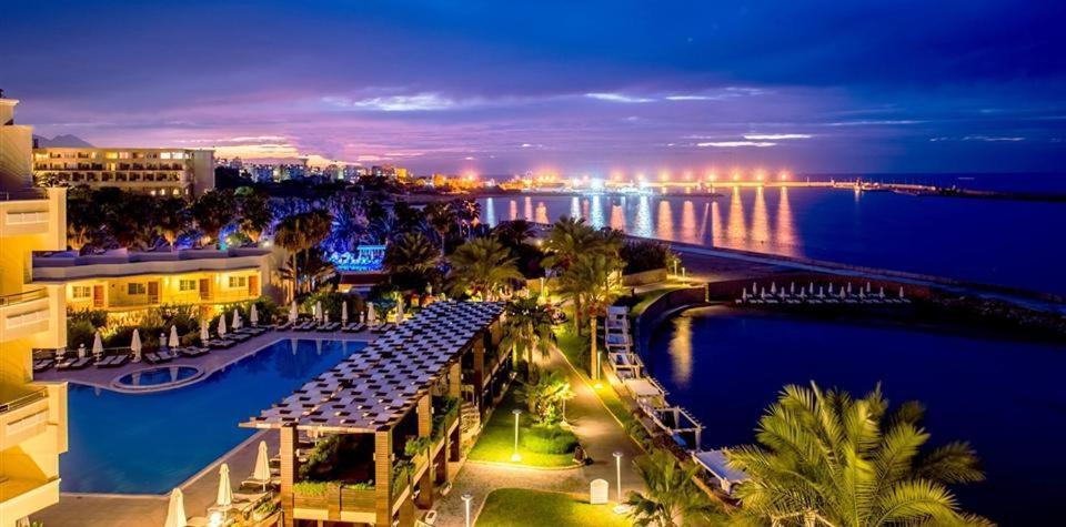 Vuni Palace Luxury Resort & Beach & Casino 키레니아 외부 사진