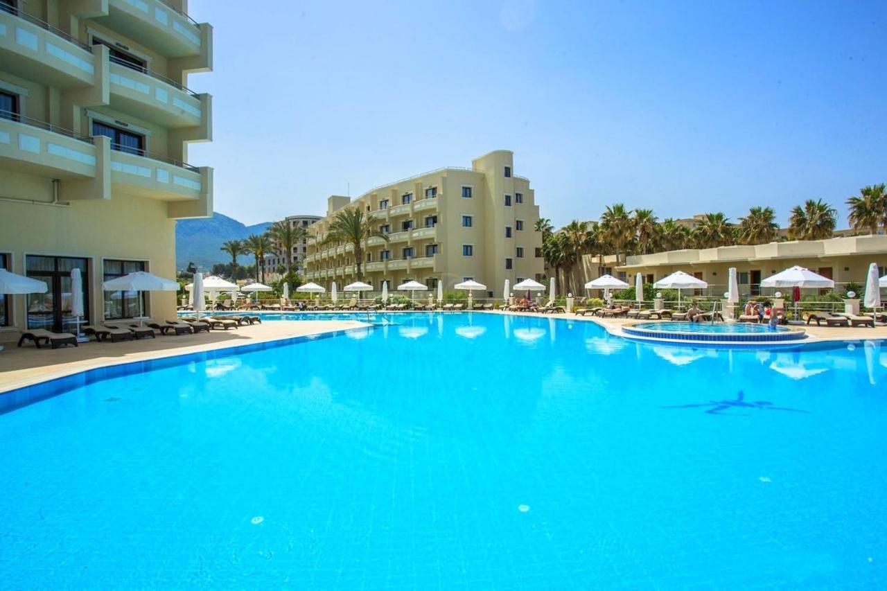 Vuni Palace Luxury Resort & Beach & Casino 키레니아 외부 사진